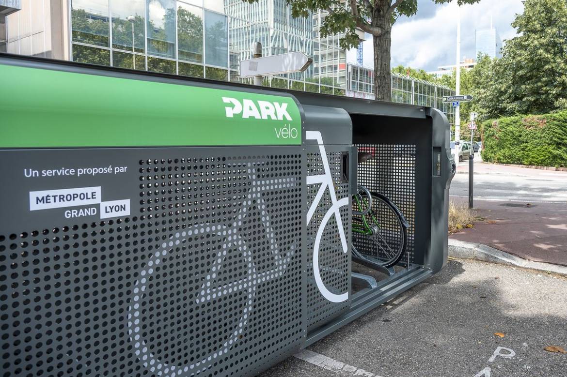 Un exemple de box sécurisé pour vélos (photo Métropole de Lyon).